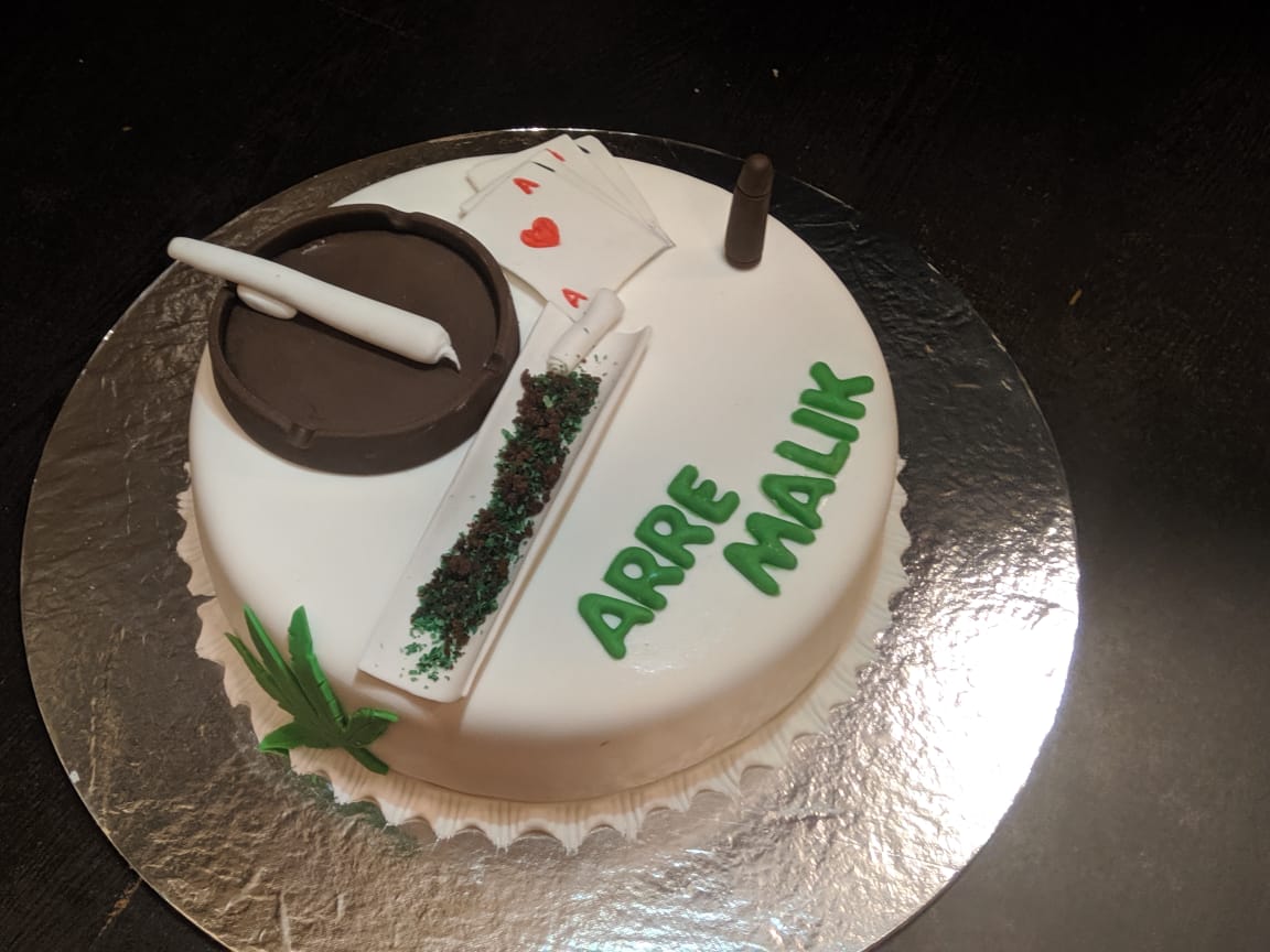 Get the best customized cake in Gurgaon fronm Bakefe bakery. Satisfying to the eyes as to the mouth!